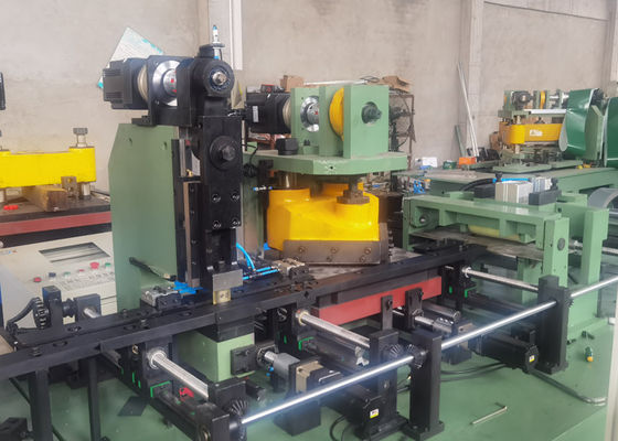 Transformör çekirdek kesme makinesi Step Lap Silikon çelik uzunluk çizgisine kesim