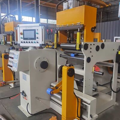 Soğuk kaynaklı transformatör folyo sarma makinesi 5.5kw güç ve hassas sarma için iki dekolye